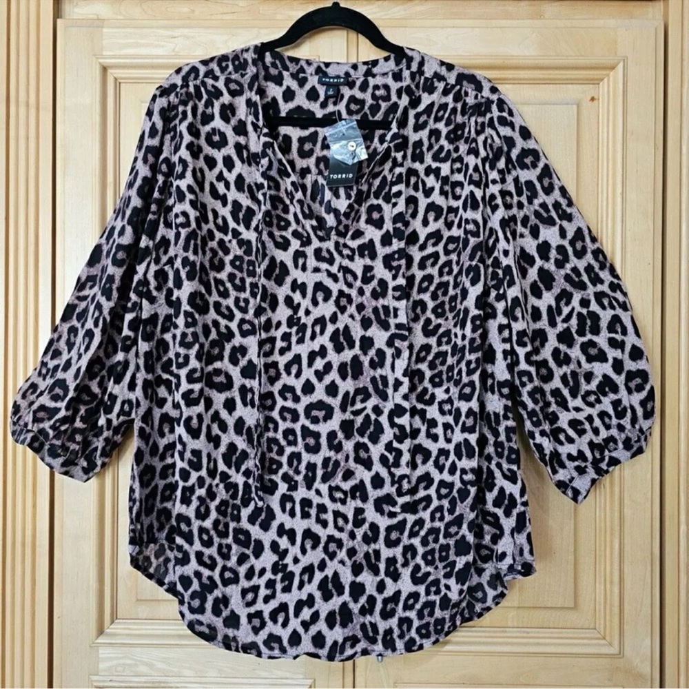 Torrid NWT Sz 2 Brown/Black Cheetah Blouse